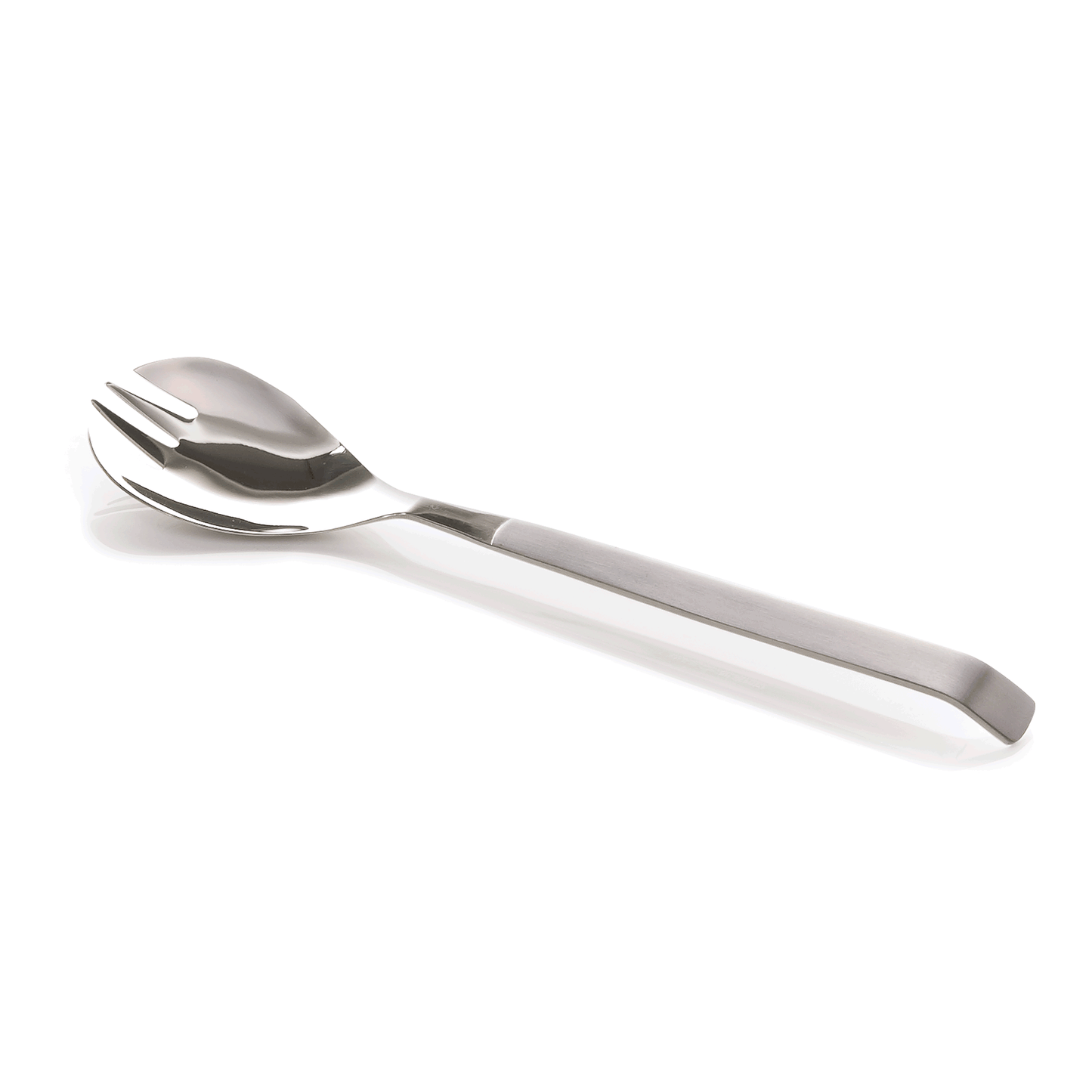 Metallspork auf weißem Hintergrund.