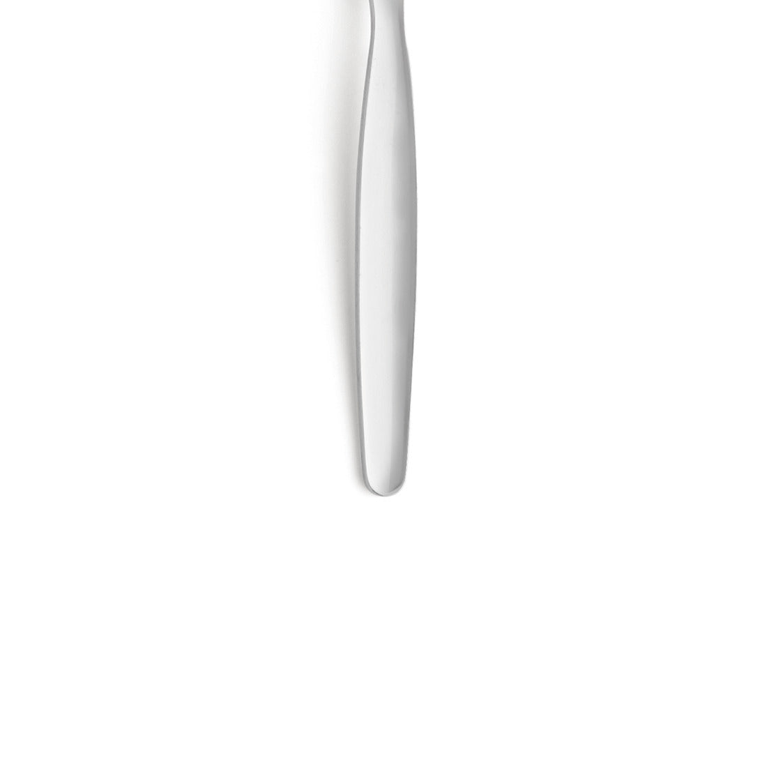 Silbernes Buttermesser auf weißem Hintergrund.