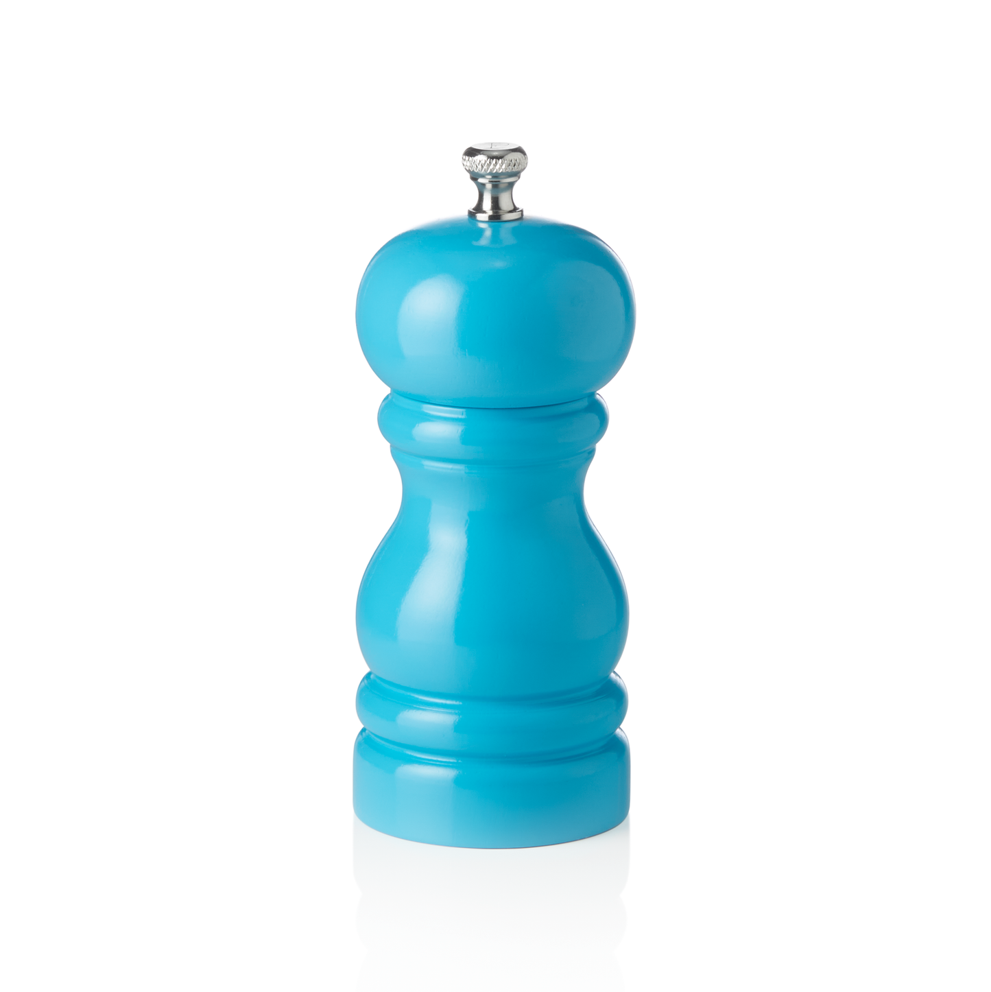 Blaue Pfeffermühle auf weißem Hintergrund.