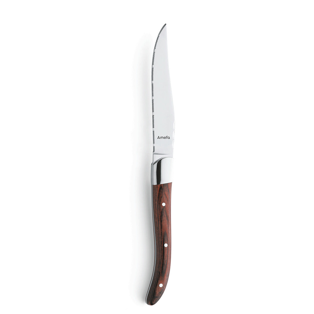 Steakmesser mit Holzgriff auf weißem Hintergrund.