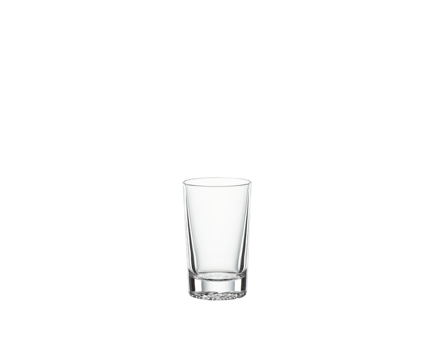 Leeres Trinkglas auf weißem Hintergrund.