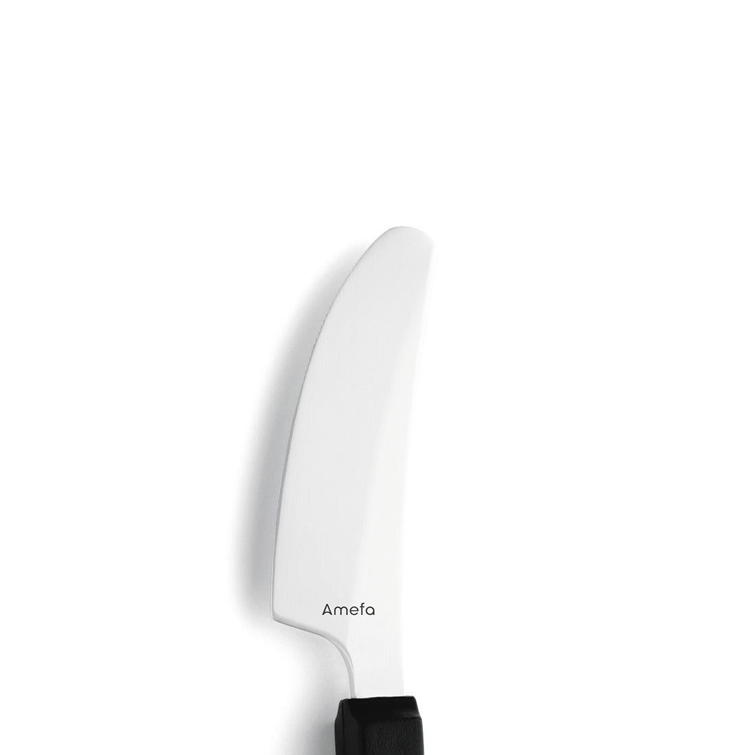 Keramikmesser mit schwarzem Griff, Nahaufnahme.