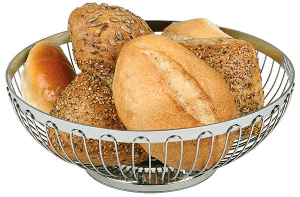 Brötchen in Metallkorb serviert.