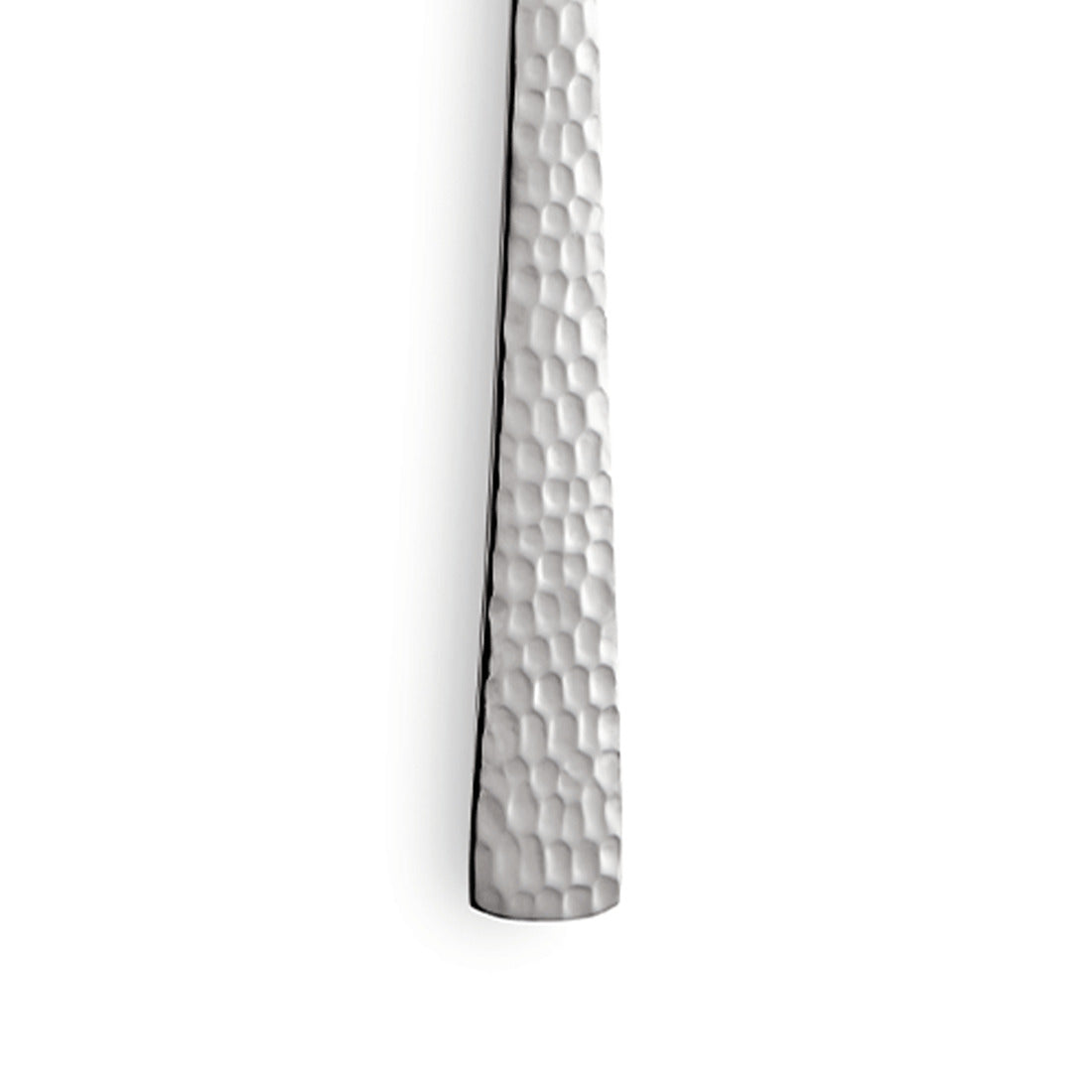 Hammered Edelstahlbesteck auf weißem Hintergrund.