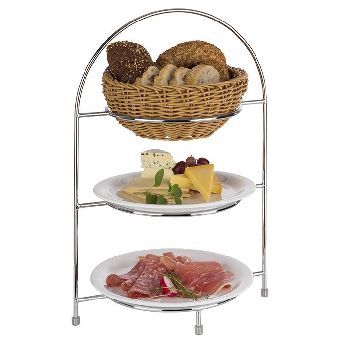 Etagere mit Brot, Käse, Wurst.