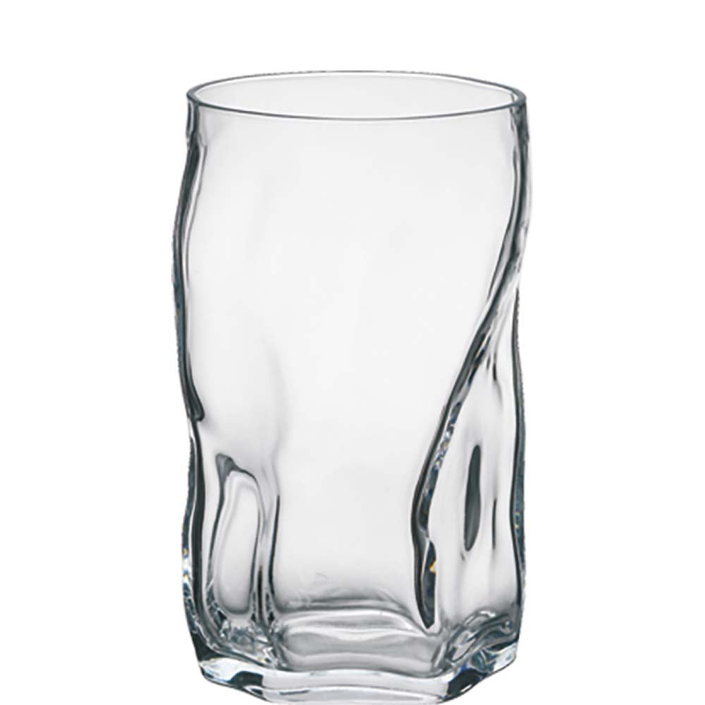 Verzerrtes Trinkglas aus Glas.