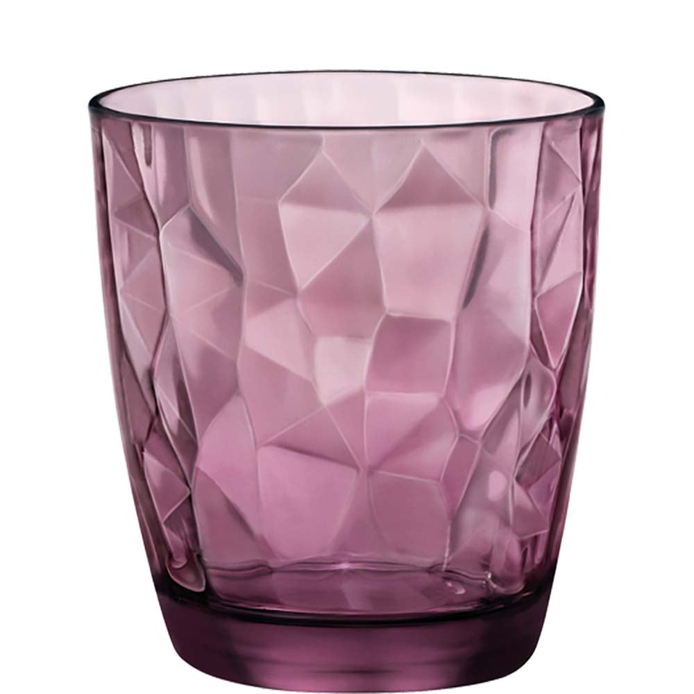 Lila Glas mit Facettenmuster.