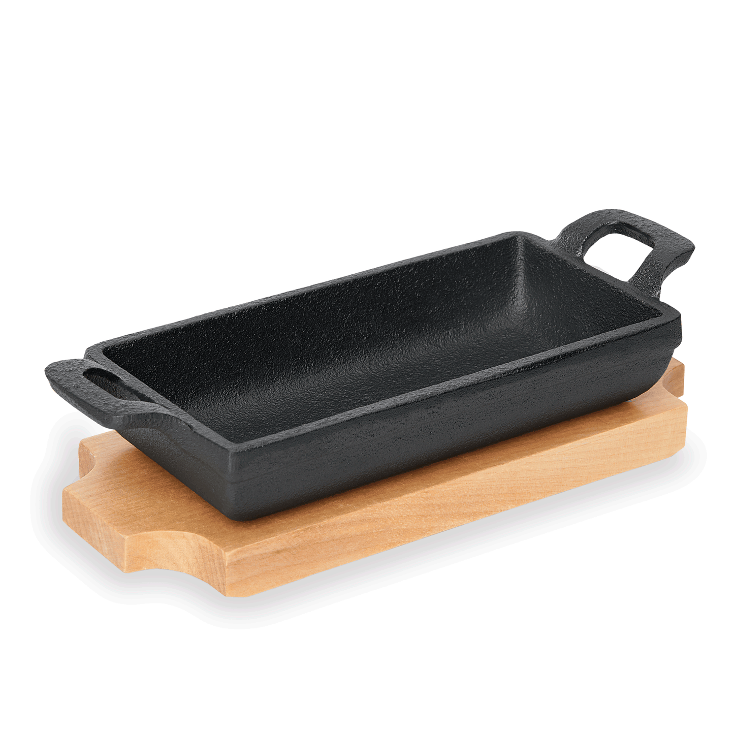 Gusseisenpfanne auf Holzbrett.
