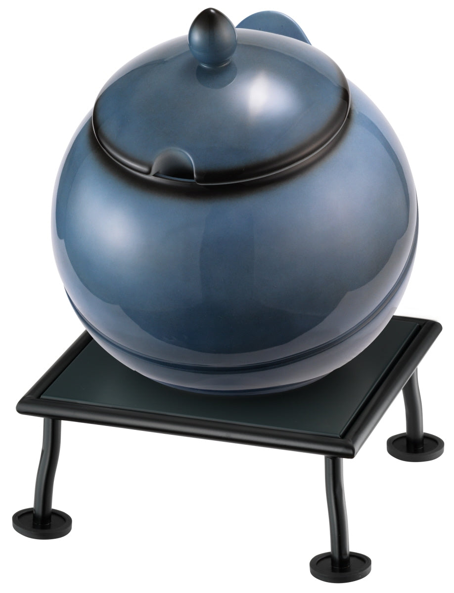 Teekessel auf Tisch für Gastronomie