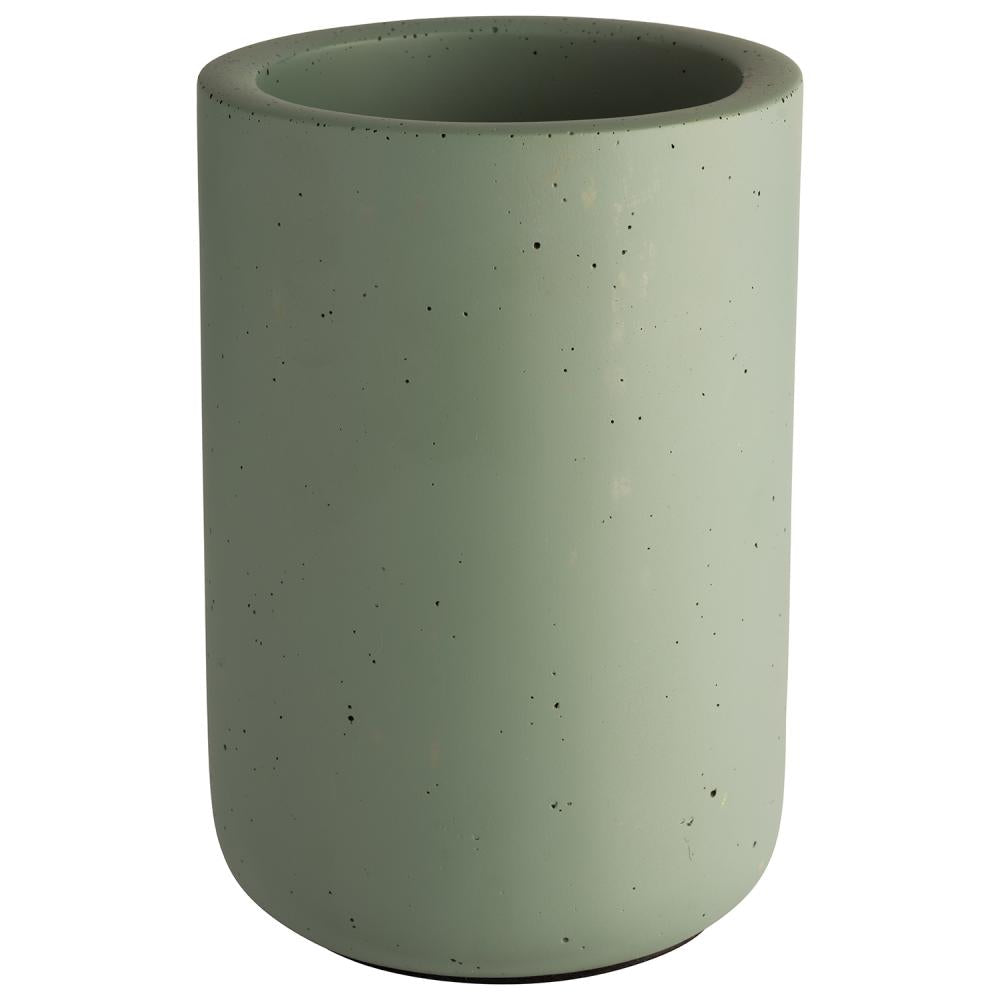 Grüner zylindrischer Behälter aus Beton.