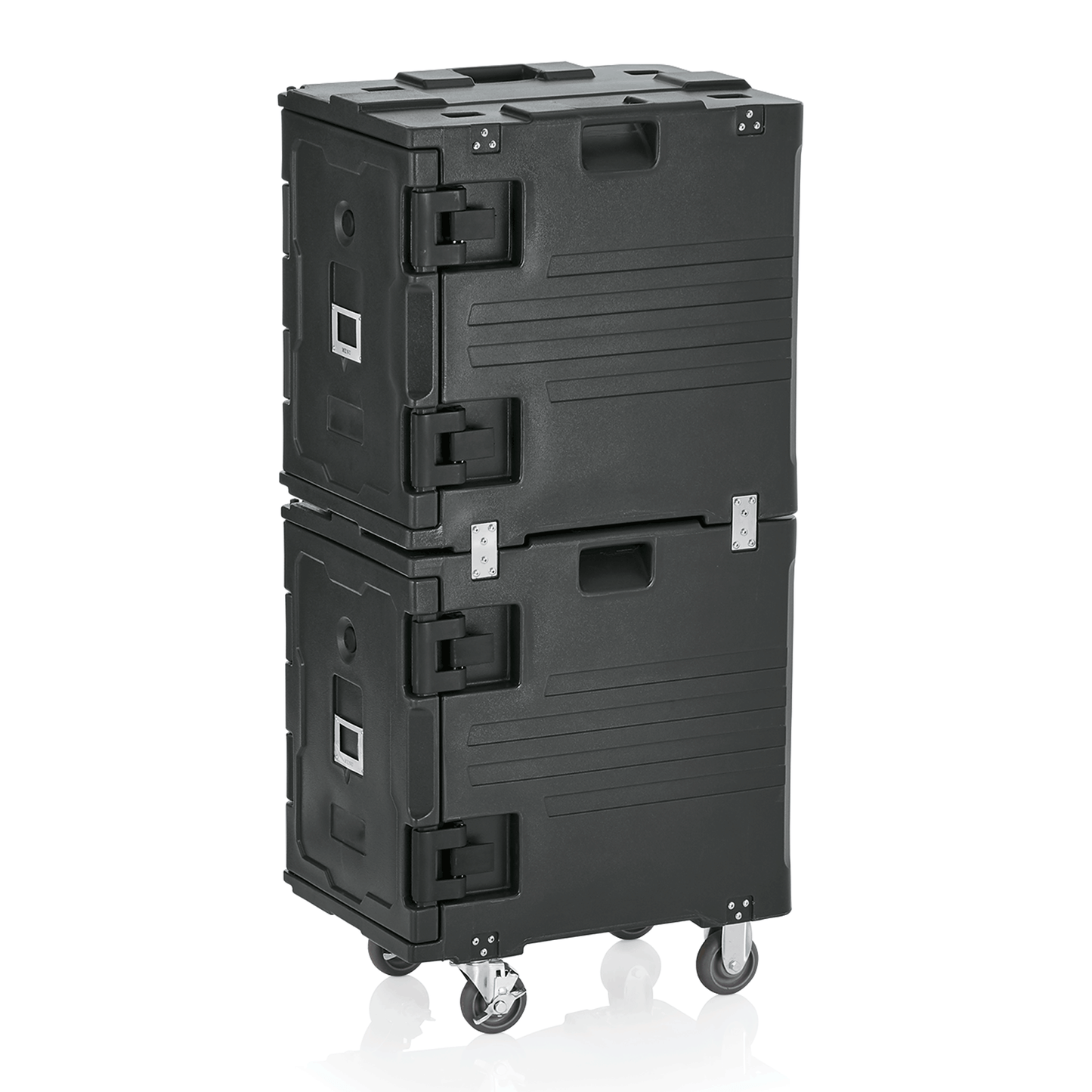 Schwarze Transportboxen auf Rollen.