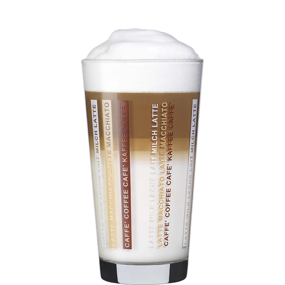 Latte Macchiato im Glas.