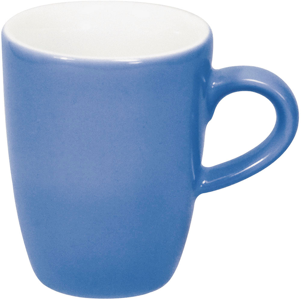 Blaue Tasse mit Henkel.