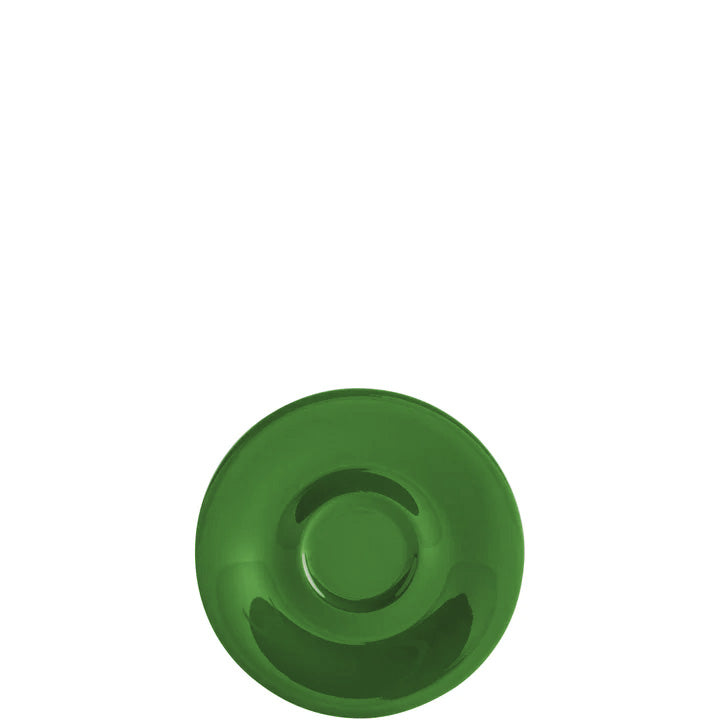 Grüne Untertasse aus Porzellan.