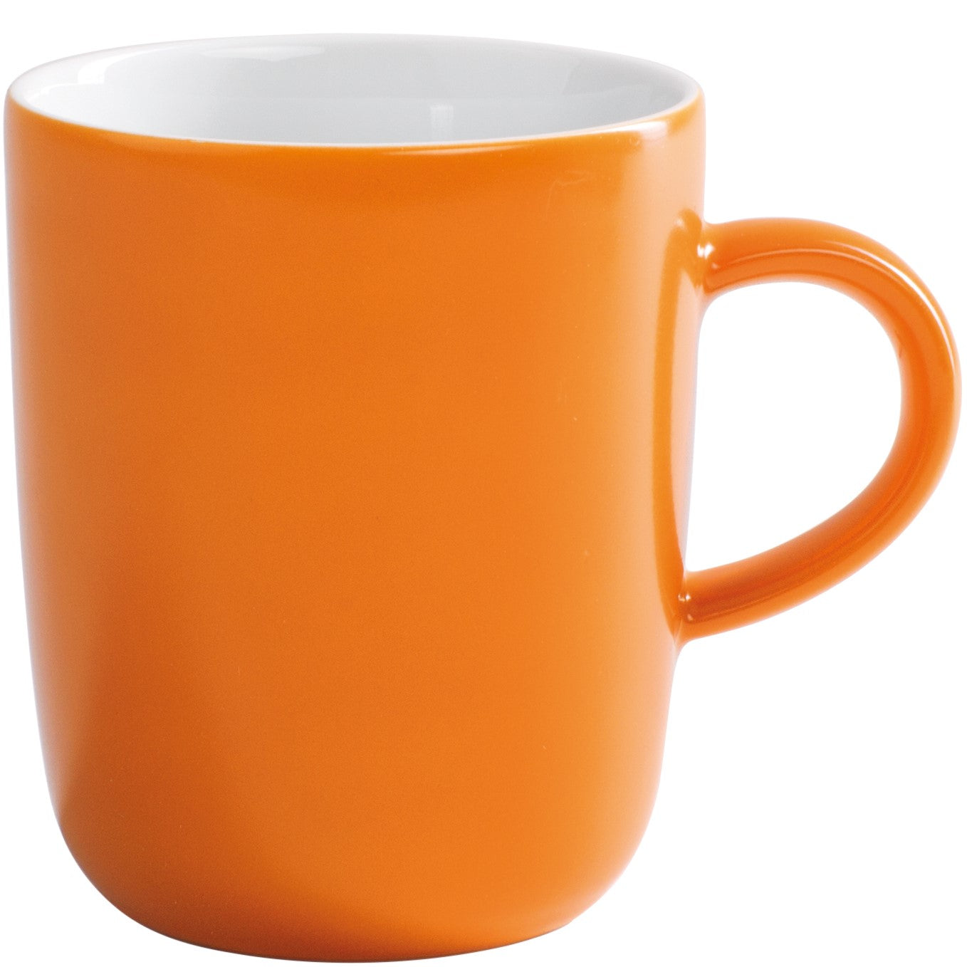 Orange Tasse aus Porzellan.