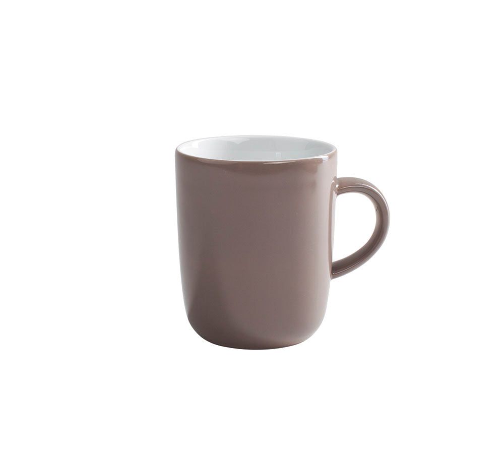 Beige Tasse aus Porzellan.