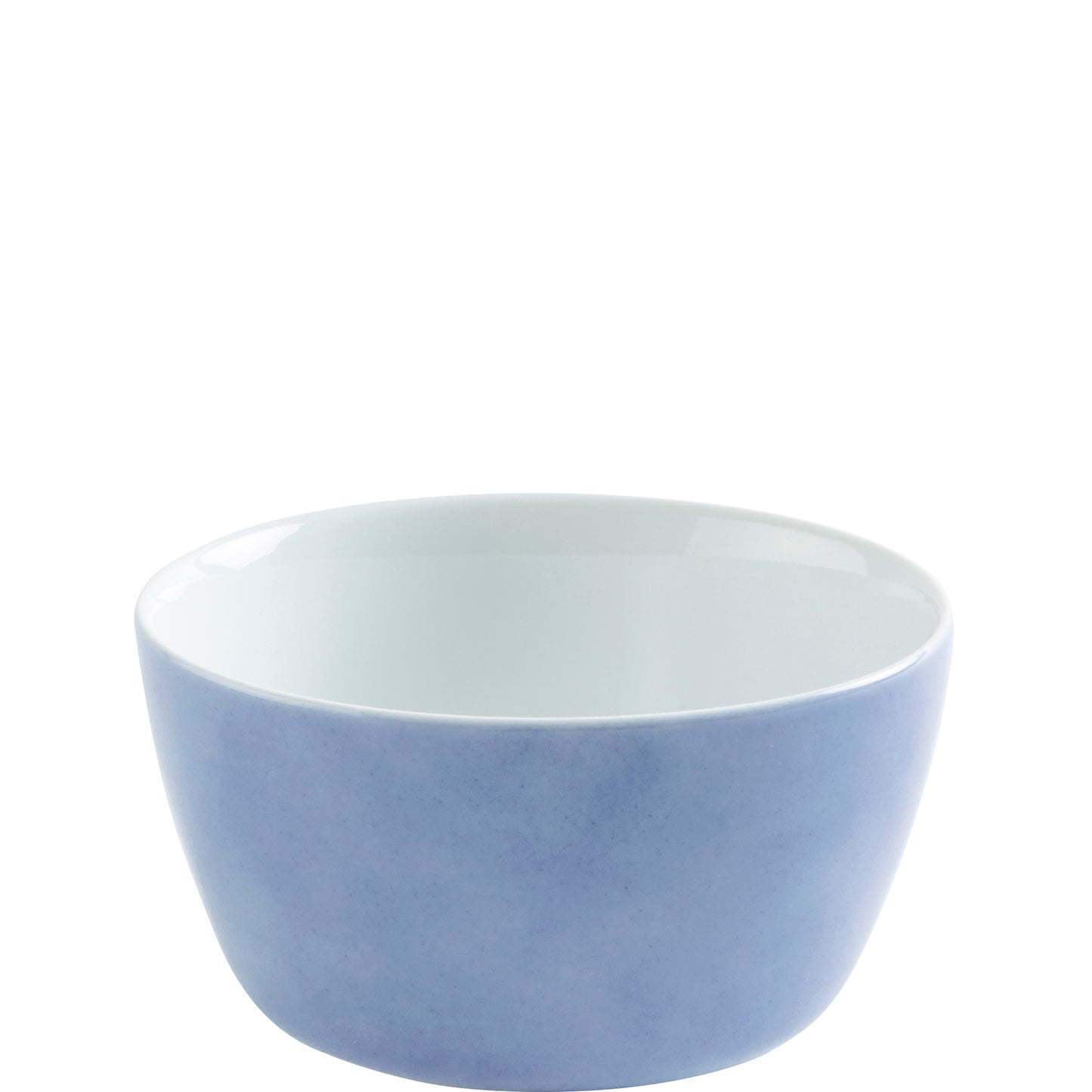 Blaue Porzellanschüssel auf weißem Hintergrund.