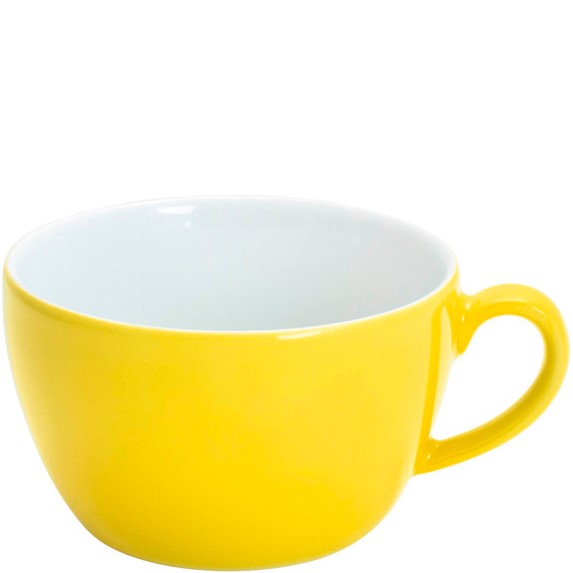 Gelbe Tasse mit Henkel.