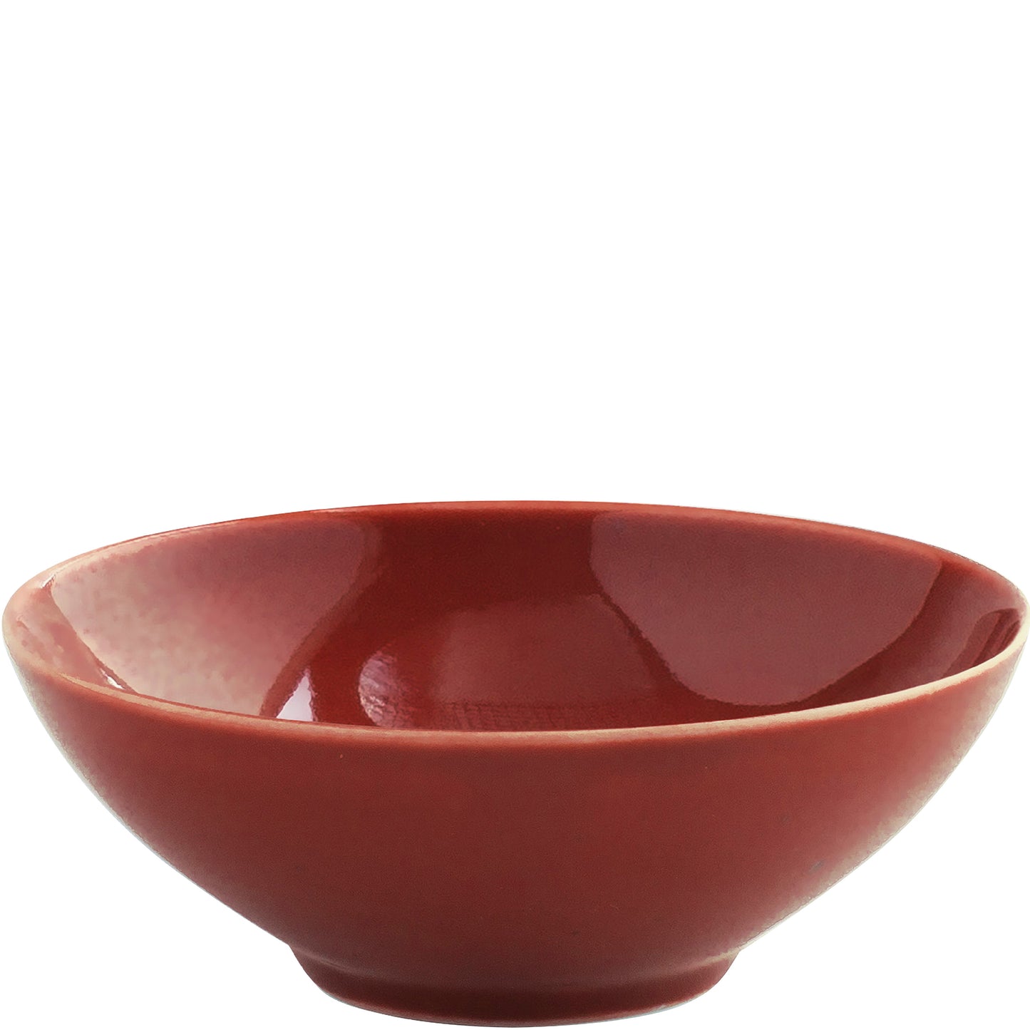 Rote Porzellanschale auf weißem Hintergrund.