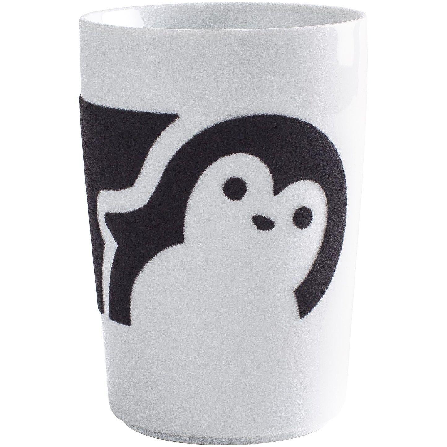 Weiße Tasse mit Pinguin-Motiv.