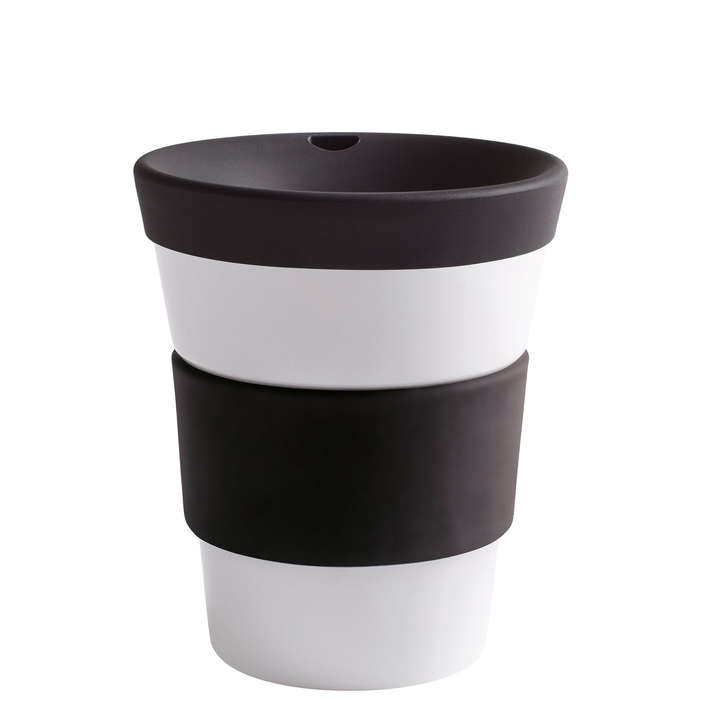 Weißer Becher mit schwarzem Deckel.