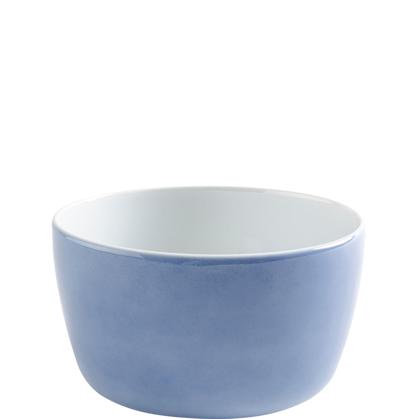 Blaue Porzellanschüssel auf weißem Hintergrund.