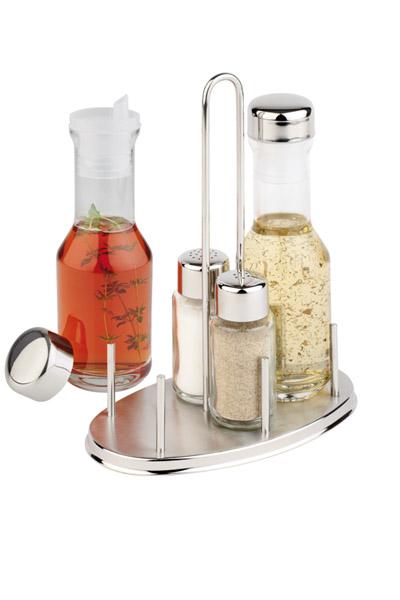 Essig-Öl-Set mit Gewürzstreuern.