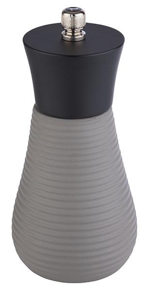 Pfeffermühle mit geriffeltem Design.