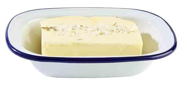 Butter in weißer Butterdose.