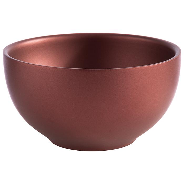 Braune Schüssel aus Metall.