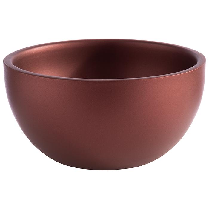 Braune Schüssel aus Metall.