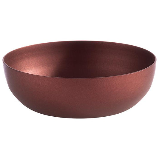 Braune Schüssel aus Metall.