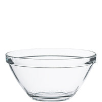 Glas-Schüssel auf weißem Hintergrund.