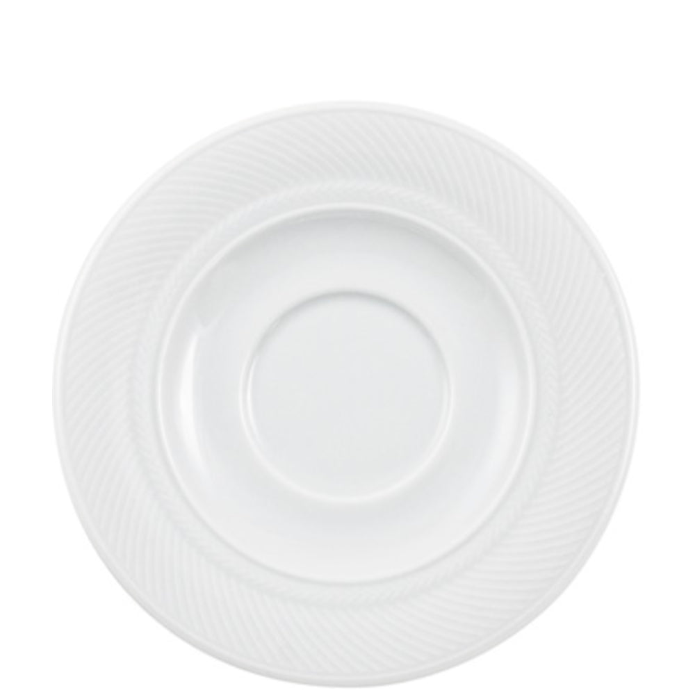 Weißer Porzellanteller mit Muster.