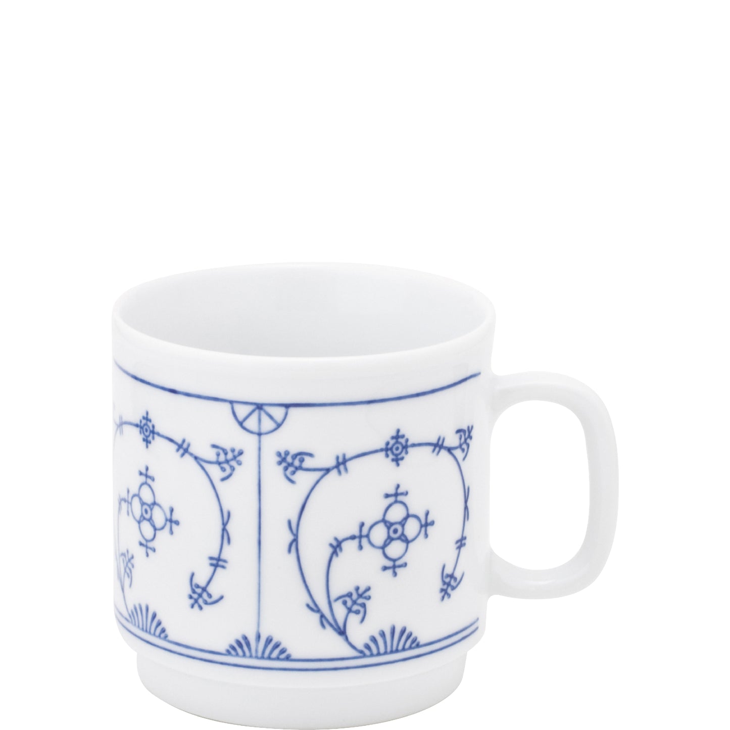 Weiße Tasse mit blauem Muster.