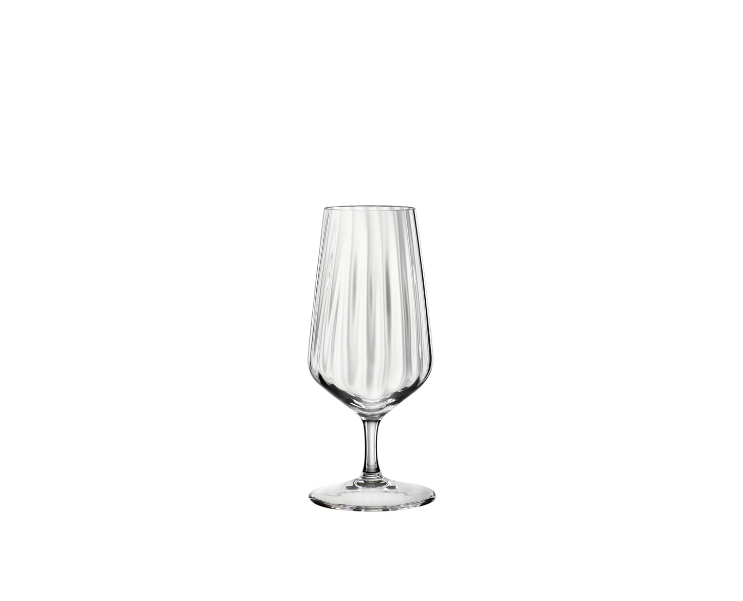 Bierglas auf weißem Hintergrund.