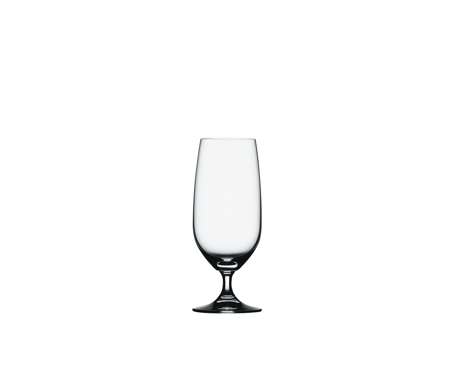Bierglas auf weißem Hintergrund.