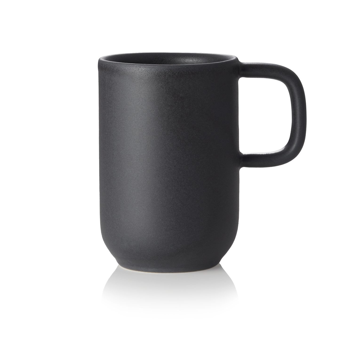 Schwarze Tasse mit Henkel.