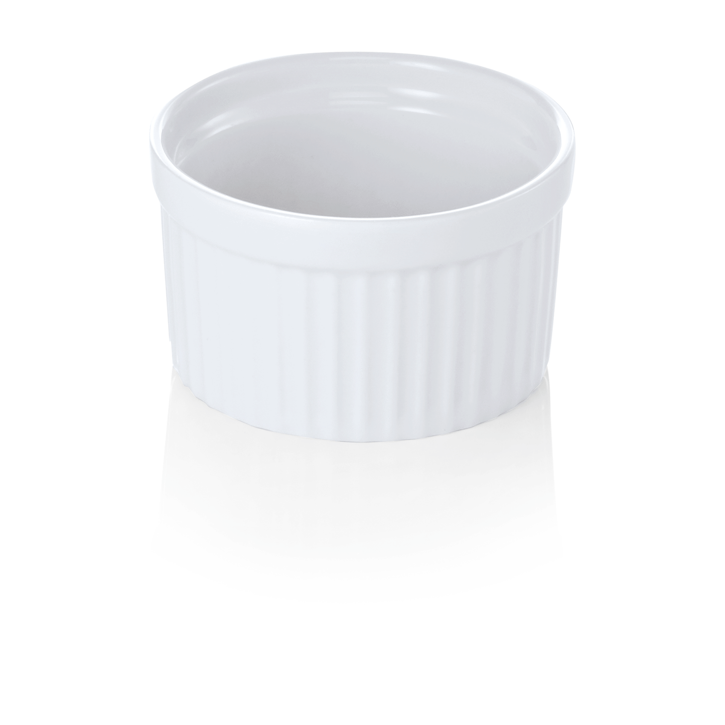 Weißes Porzellan-Ramekin ohne Inhalt.