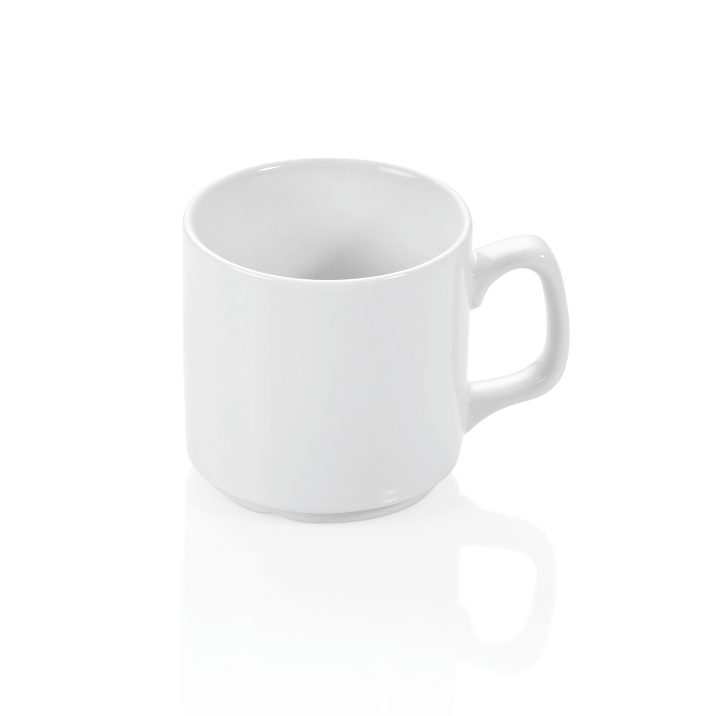 Weiße Tasse auf weißem Hintergrund.