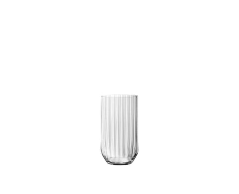 Geripptes Glas auf weißem Hintergrund.