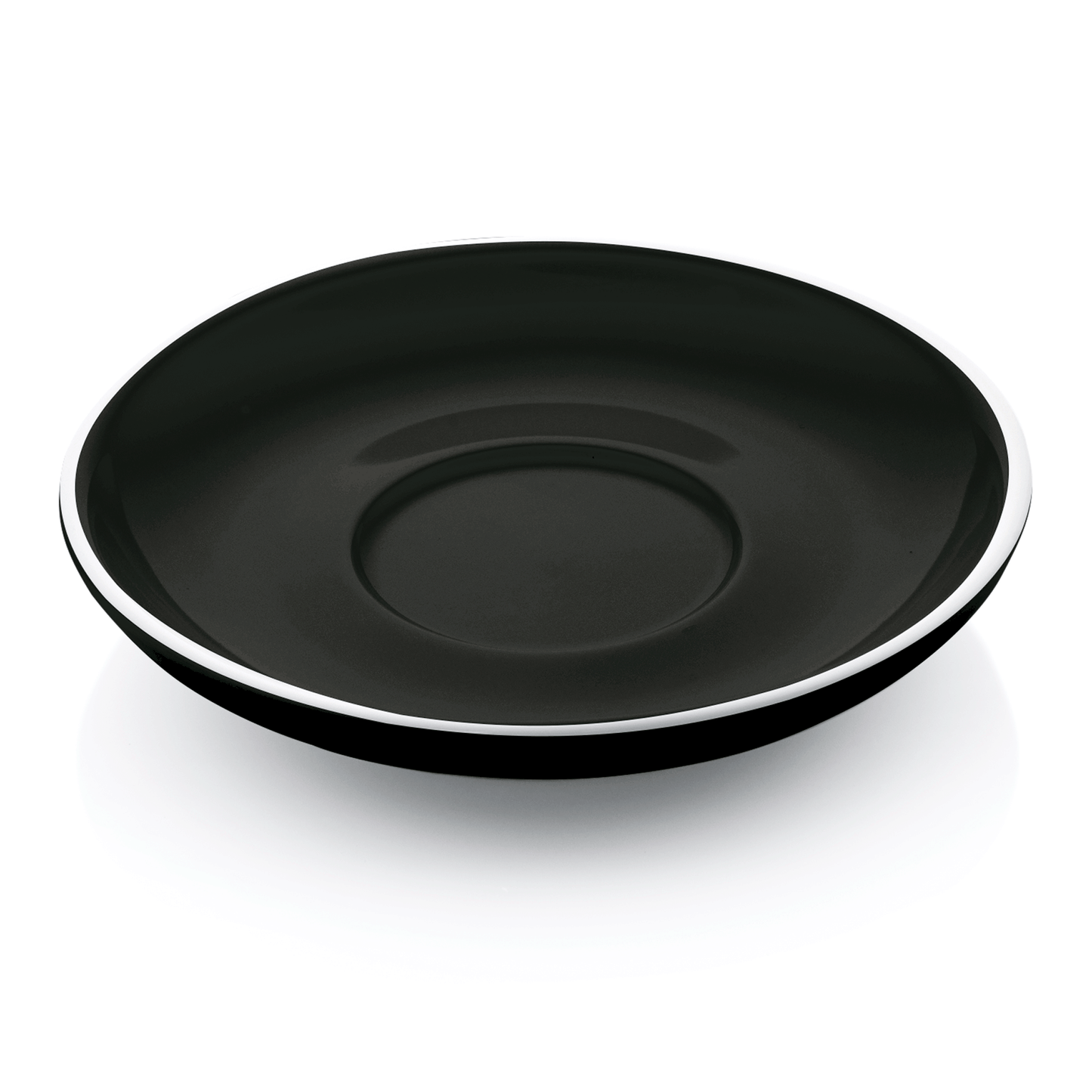 Schwarze Untertasse auf weißem Hintergrund.