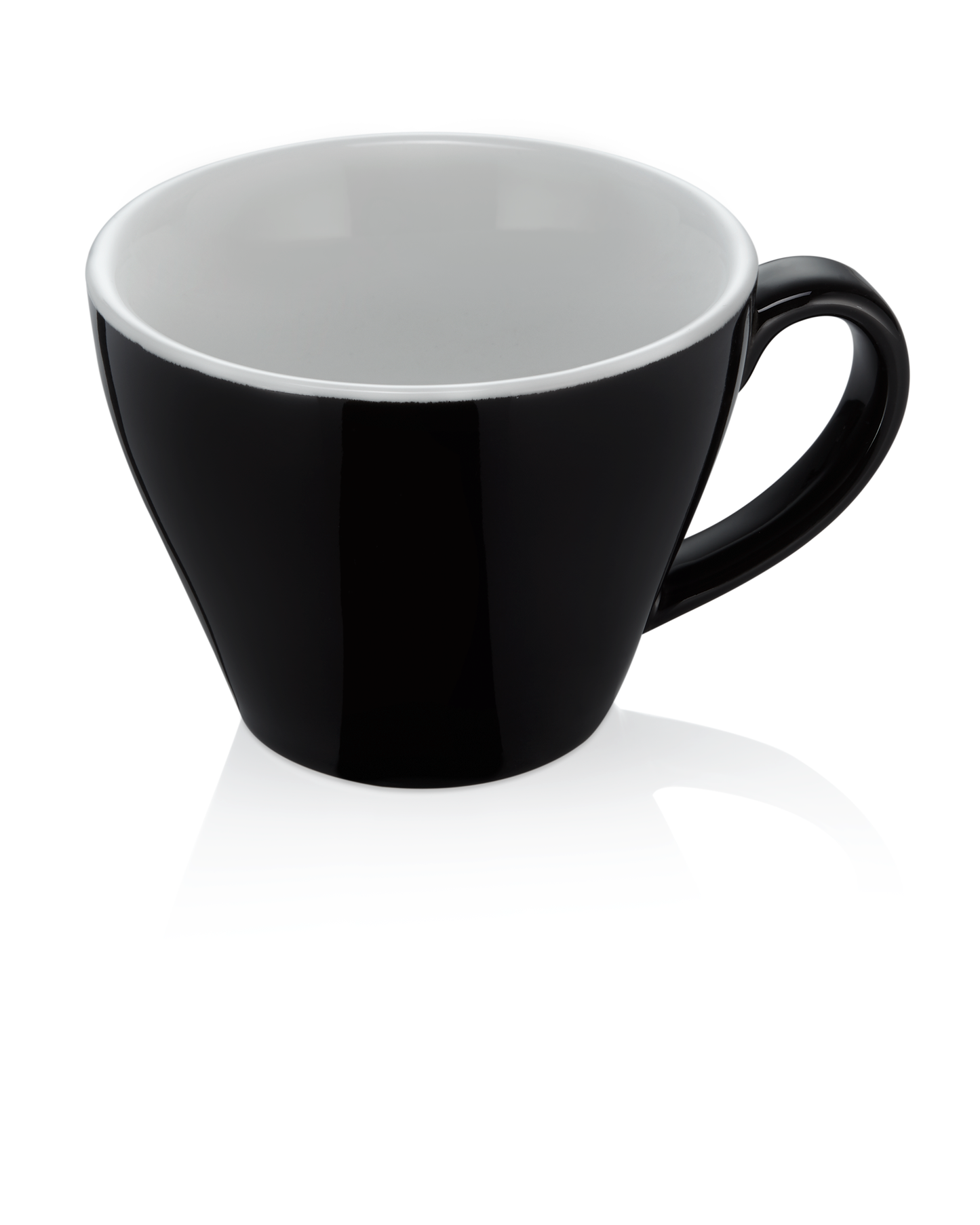 Schwarze Tasse auf weißem Hintergrund.