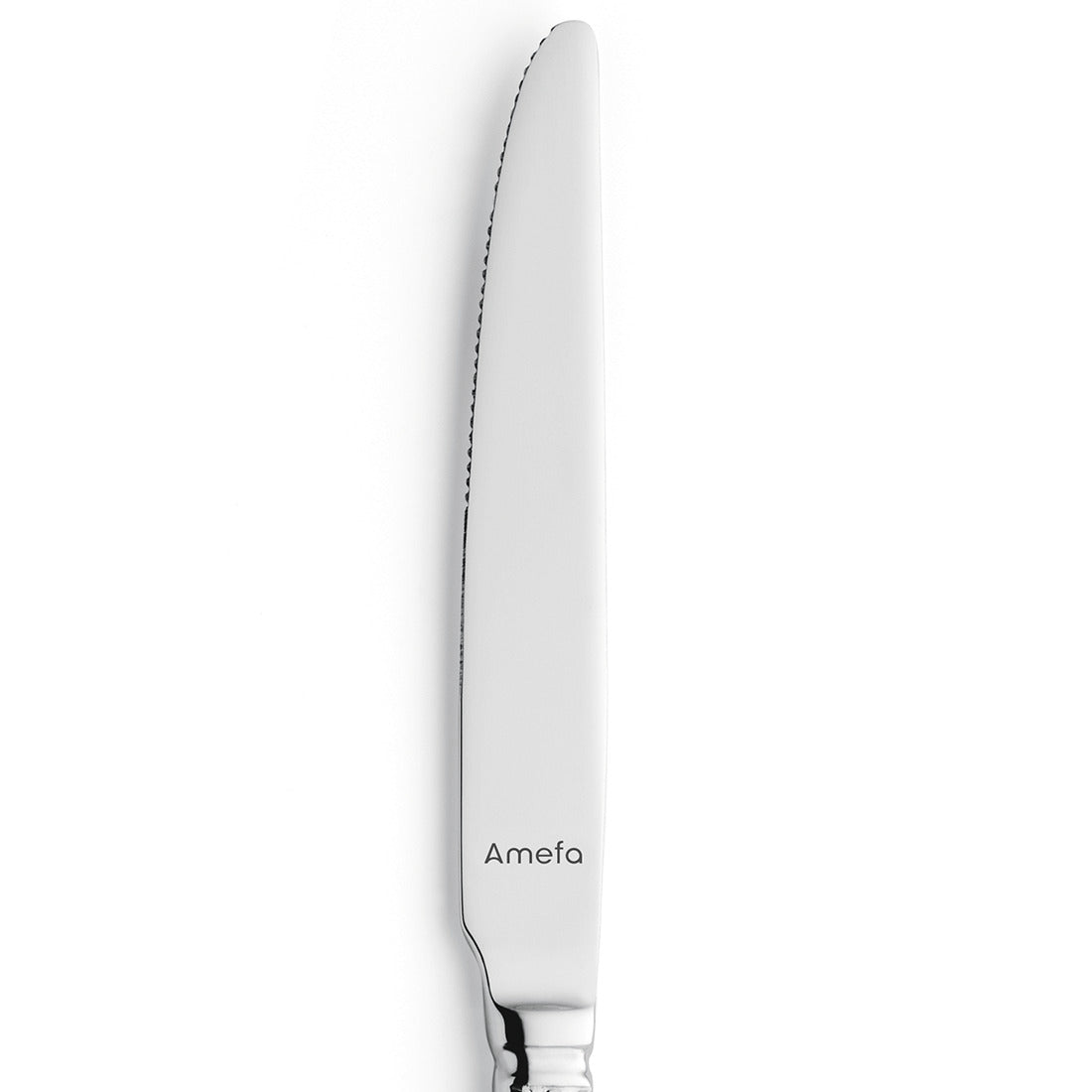 Silbernes Messer mit graviertem Markennamen.