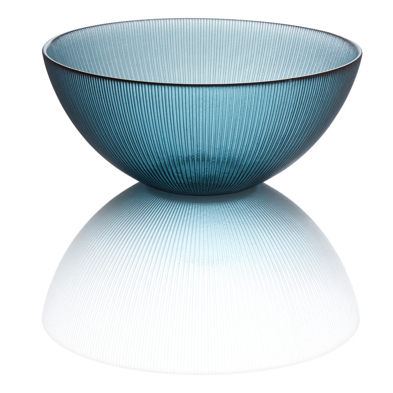 Blauer Glasbehälter mit reflektierender Oberfläche.