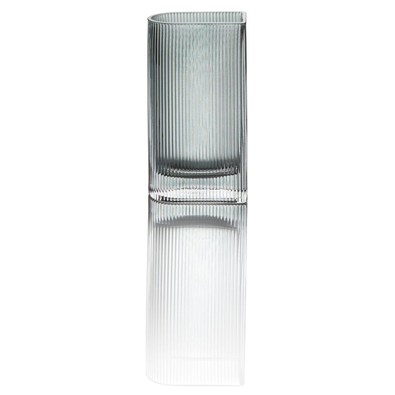 Glasvase mit geriffeltem Design.