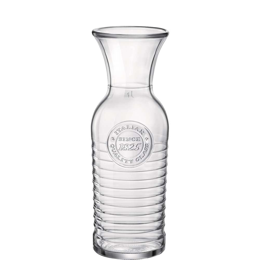 Glaskaraffe mit geprägtem Logo.