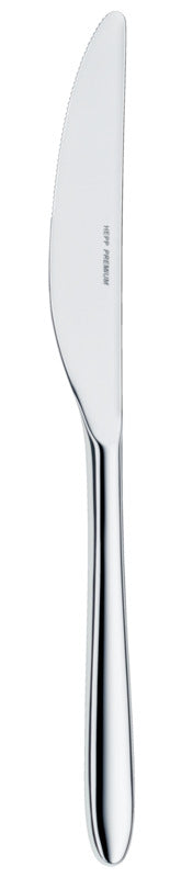 Silbernes Messer auf weißem Hintergrund.