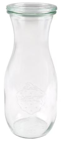 Leere Glasflasche mit Deckel.