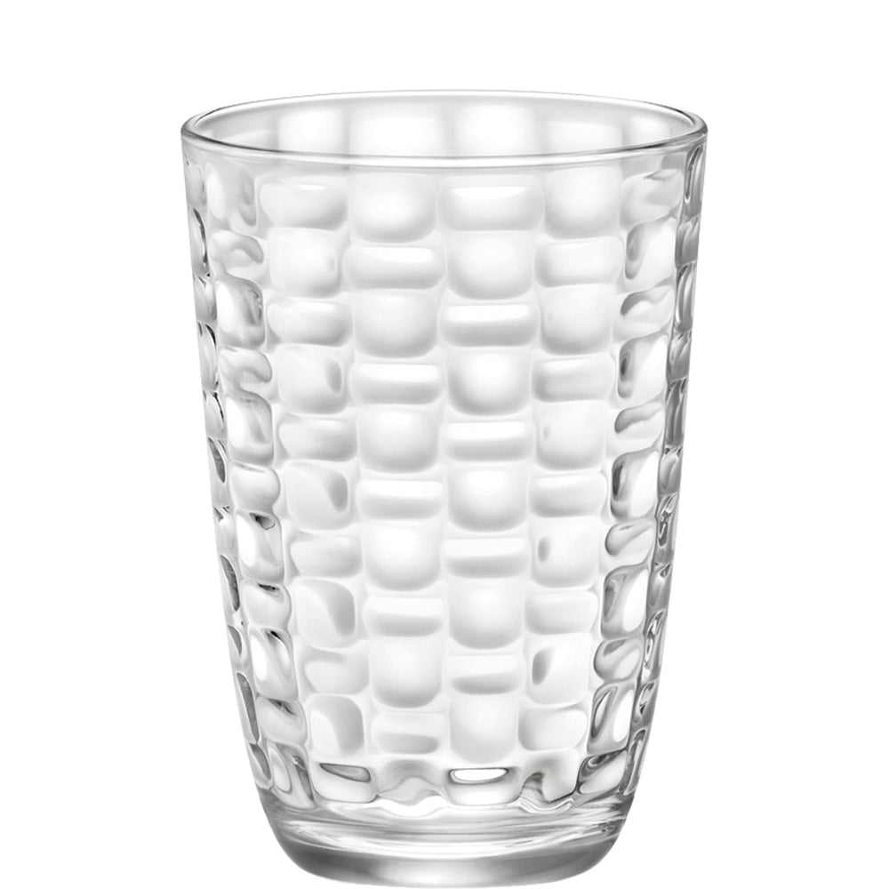 Glas mit strukturiertem Muster.